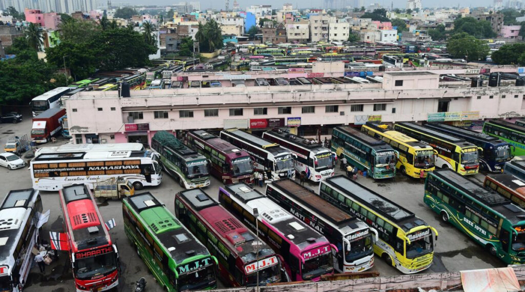 ஆயுத பூஜைக்கு ஊருக்கு போறீங்களா? தனியார் பேருந்து கட்டணம் கிடுகிடு உயர்வு: சென்னையில் ரூ.5,000 வரை வசூல்!
