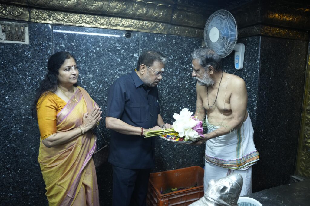 மணக்குள விநாயகர் கோவிலில் பிரதமர் பிறந்தநாளை ஒட்டி சிறப்பு பூஜை செய்த ஆளுநர் பாரதப் பிரதமர் நரேந்திர மோடி பிறந்தநாளை முன்னிட்டு துணைநிலை ஆளுநர் K. கைலாஷ்