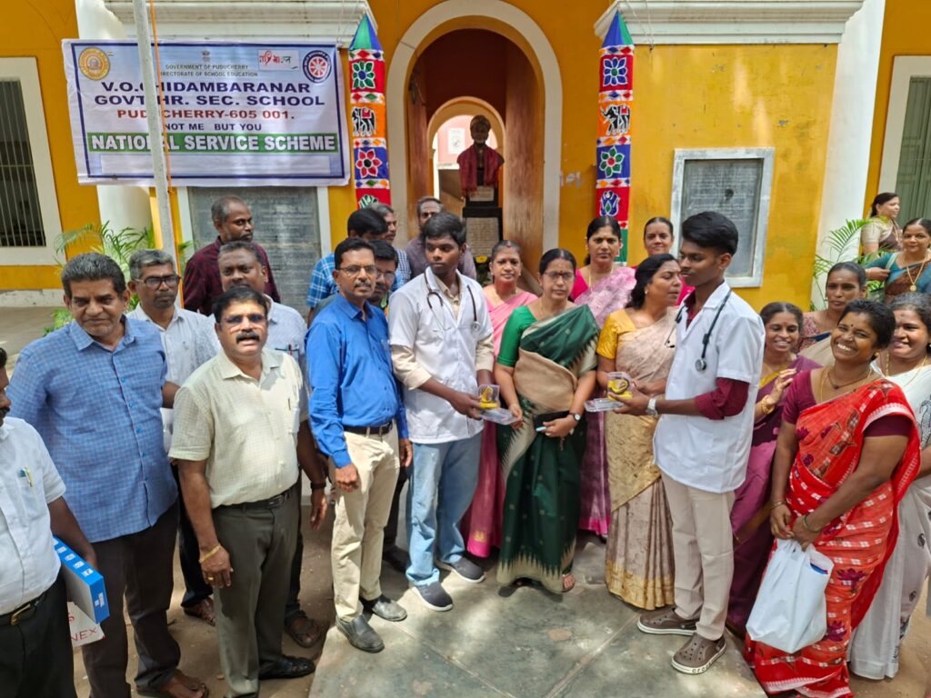 நீட் தேர்வில் சாதனை படைத்த வ.உ.சி. அரசு மேல்நிலைப் பள்ளி மாணவர்களுக்குப் பாராட்டு விழா