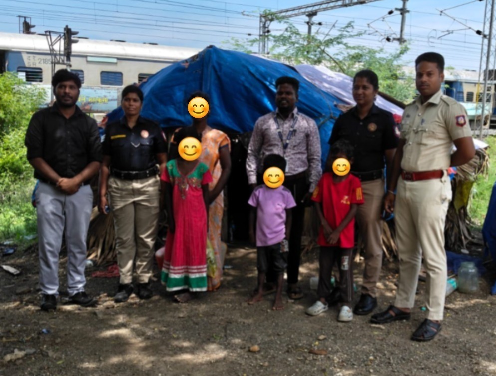 பள்ளிக்குச் செல்லாத குழந்தைகளை மீட்டு அரசு குழந்தைகள் நலக் குழுமத்திடம் (CWC) ஒப்படைப்பு