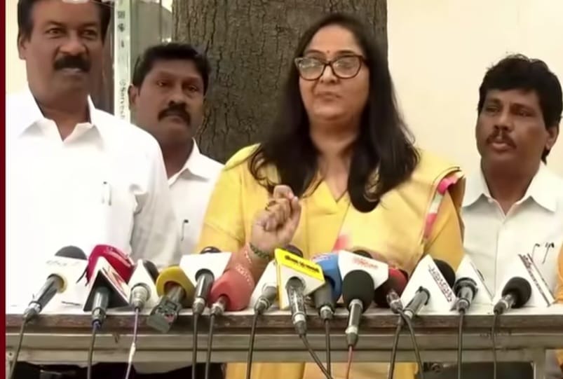 நடிகை அம்பிகா மற்றும் அவரது தம்பி மல்லிகார்ஜுன் மீது ரூபாய் 46 கோடி செக்கு மோசடி செய்ததாக நடிகை ராதா புகார்