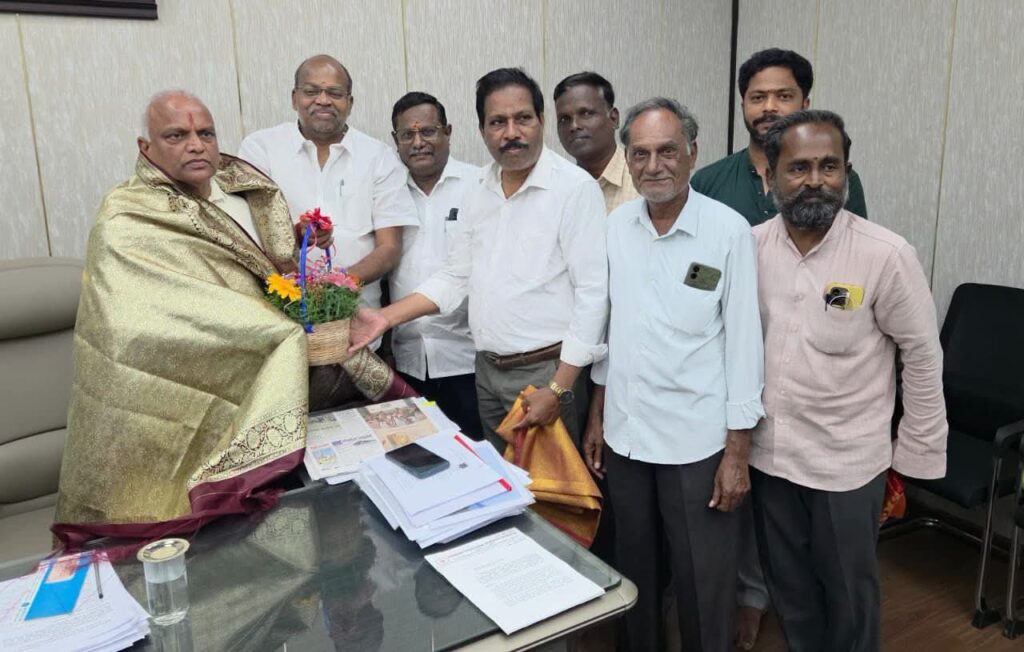 தனியார் பள்ளி ஆசிரியர்களுக்கு ESI விலக்கு அளிக்க அமைச்சர் மல்லாடி கிருஷ்ணாராவிடம் தனியார் பள்ளி சங்கத்தினர் மனு