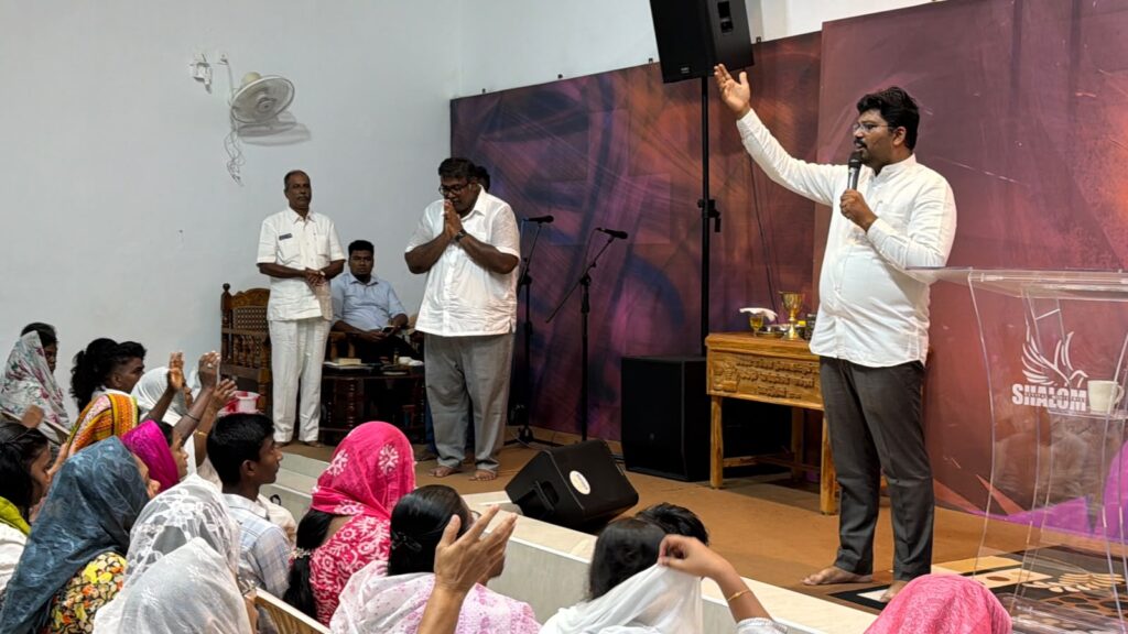 அருட்தந்தை ஸ்டீபன் பிரார்த்தனையில் அசோக் ஆனந்த் பங்கேற்பு