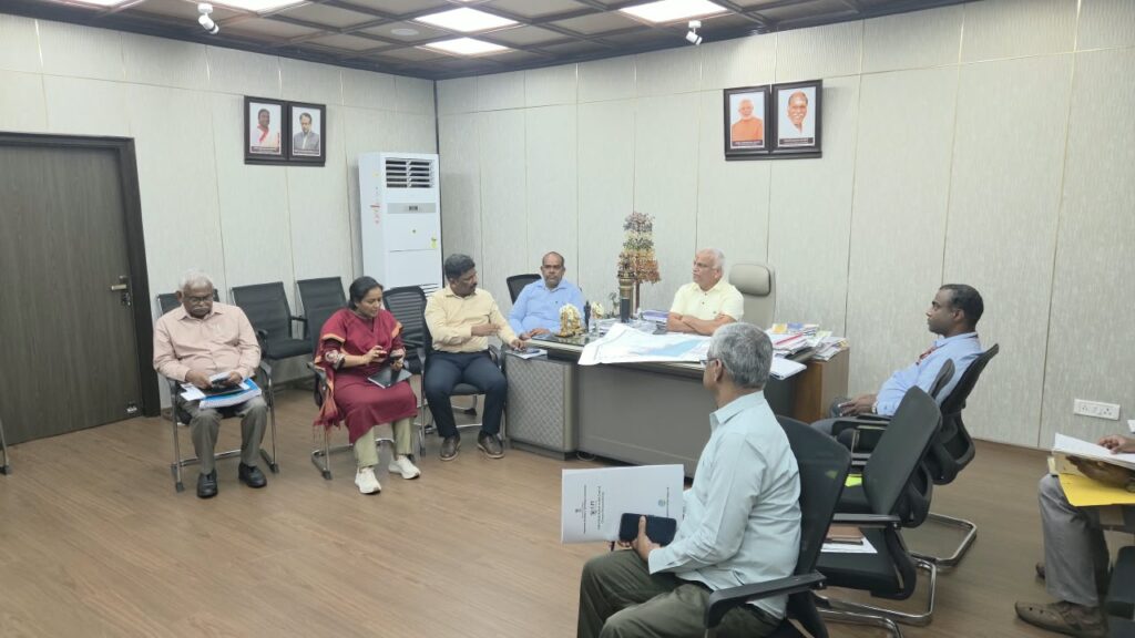 கடற்கரை சாலையை அழகுபடுத்தும் திட்டம் - அமைச்சர் மல்லாடி கிருஷ்ணாராவ் தலைமையில் ஆய்வு