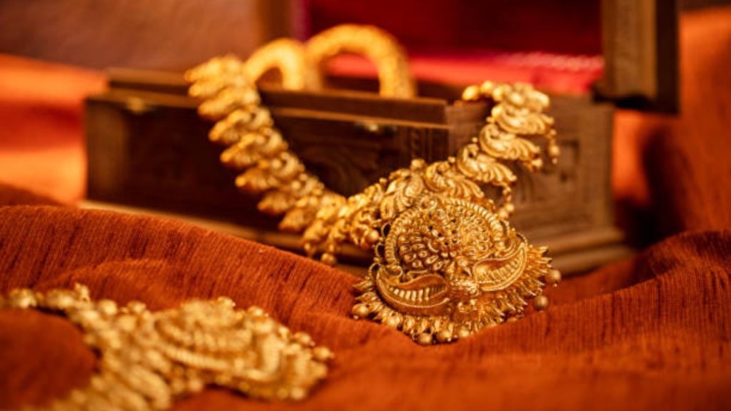 தீபாவளி சமயத்தில் தங்கம் விலையில் நிகழப்போகும் அதிரடி மாற்றம்.! விலை உயருமா? குறையுமா?