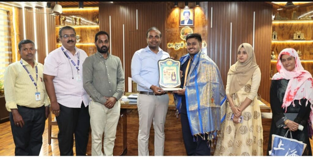 வெள்ளி பதக்கம் வென்ற முகமது சலாம் கலெக்டர் வாழ்த்து