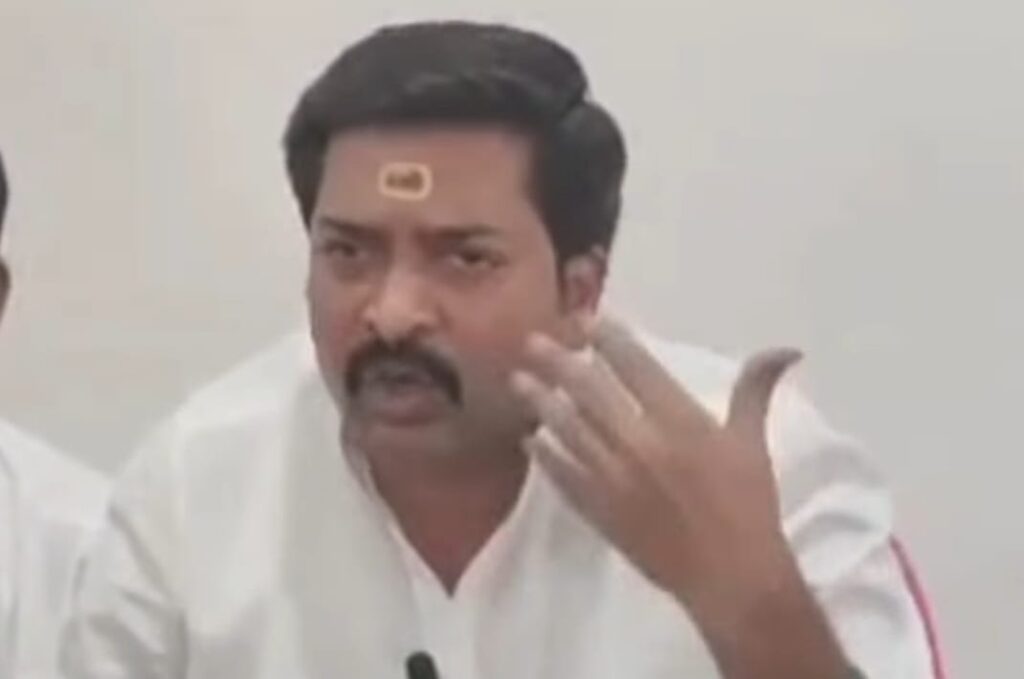 மனநலம் பாதிக்கப்பட்டவர் போல் செயல்படும் நேரு - வையாபுரி மணிகண்டன் விமர்சனம்