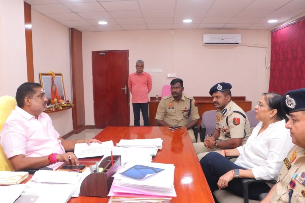 அமைச்சர் நமச்சிவாயம் தலைமையில் சட்டம் ஒழுங்கு மற்றும் போக்குவரத்து மேலாண்மை தொடர்பாக ஆலோசனை கூட்டம்