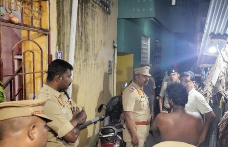 'கேங் ஹன்ட்' ஆபரேஷன் நடத்தி ஏழு பேர் பயங்கர ஆயுதங்கள் வைத்திருந்ததாக கைது