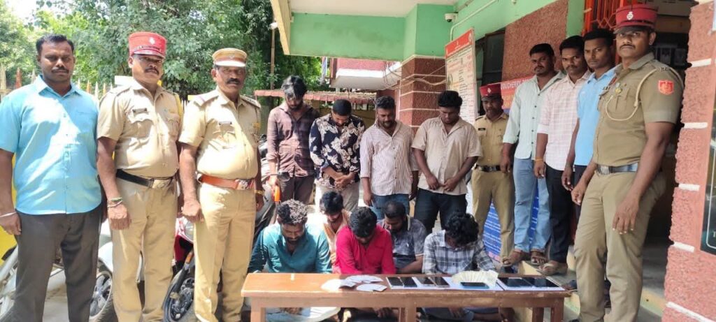 வில்லியனூரில் பணம் வைத்து சூதாட்டத்தில் ஈடுபட்ட 9 பேர் கைது