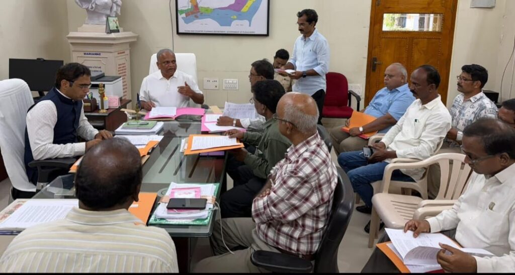 ஏனாம் மக்கள் விழாவை பிரம்மாண்டமாக நடத்த மல்லாடி கிருஷ்ணா ராவ் ஆலோசனை