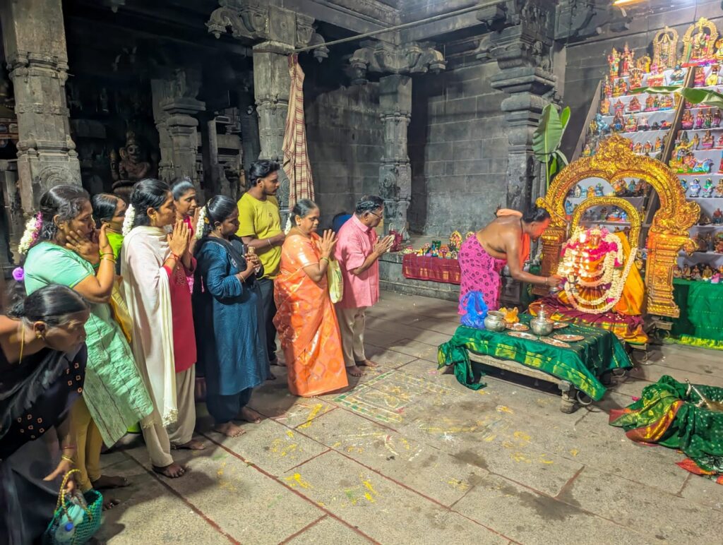 திருவதிகை வீரட்டானேஸ்வரர் கோவிலில் நவராத்திரி உற்சவம் தொடங்கியது