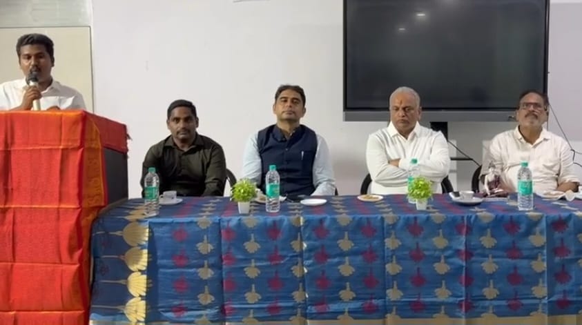 கல்லூரி மாணவ மாணவிகளுக்கு இலவச உணவு வழங்கிய மல்லாடி கிருஷ்ணாராவிற்கு பாராட்டு விழா
