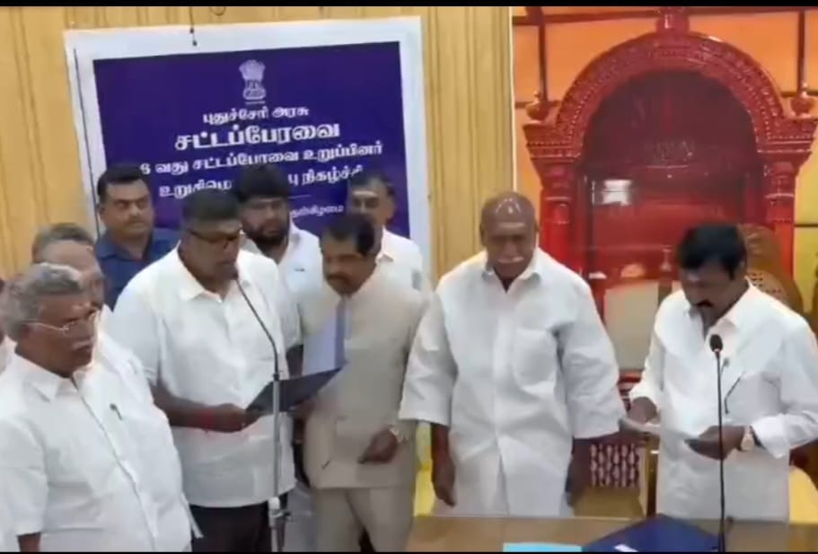 அசோக் ஆனந்த் சட்டமன்ற உறுப்பினராக இன்று பதவியேற்றுக்கொண்டார்