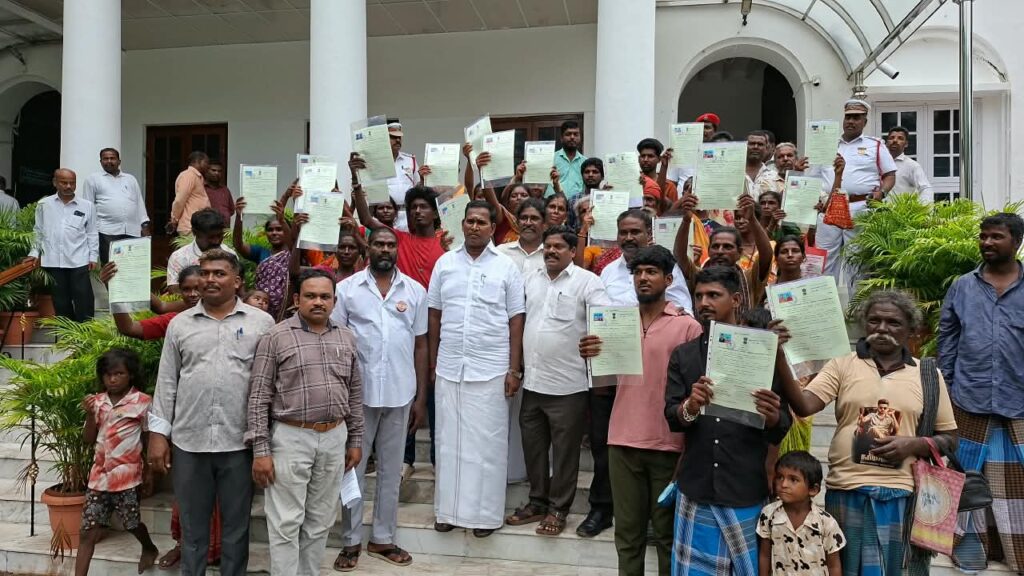 நரிக்குறவர் மக்களுக்கு இலவச மனை பட்டா முதலமைச்சர் வழங்கினார்
