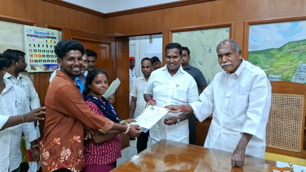 நரிக்குறவர் மக்களுக்கு இலவச மனை பட்டா முதலமைச்சர் வழங்கினார்