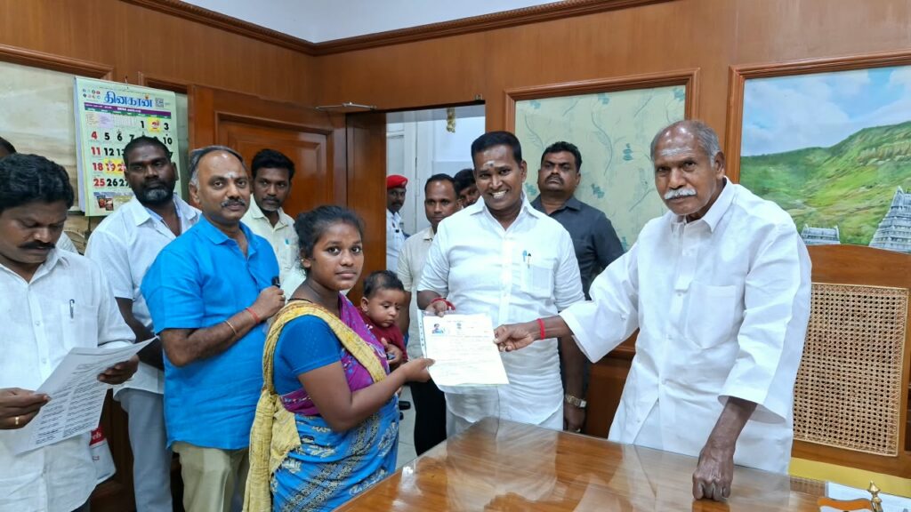 நரிக்குறவர் மக்களுக்கு இலவச மனை பட்டா முதலமைச்சர் வழங்கினார்