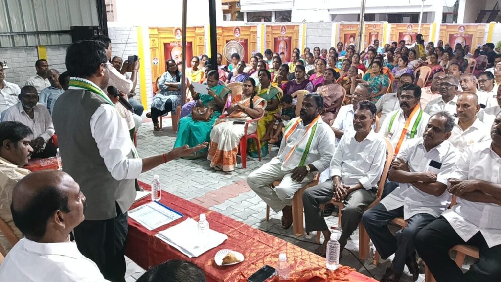 லாஸ்பேட்டையில் மாவட்ட காங்கிரஸ் கமிட்டி ஆலோசனைக் கூட்டம்