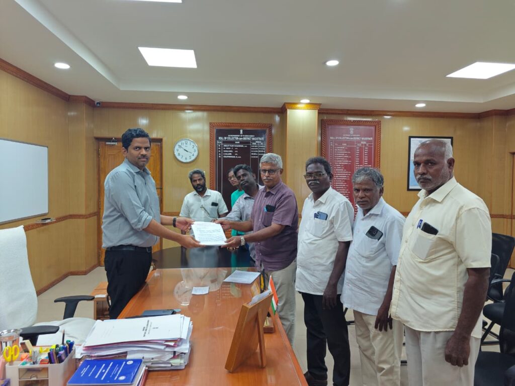 விளையாட்டு மைதானத்தை மனை பட்டாவாக பிரித்து கொடுப்பதை அரசு உடனடியாக இதை கைவிட வேண்டும்