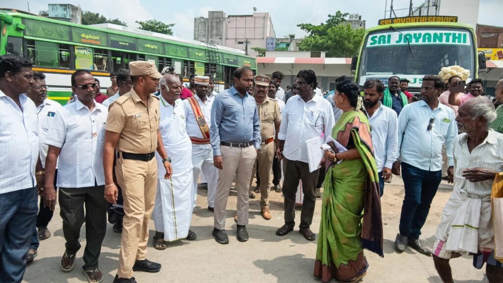 பேருந்து நிலைய விரிவாக்கம், கழிவுநீர் சுத்திகரிப்பு பணிகள்: தீவிர ஆய்வு செய்த கலெக்டர்