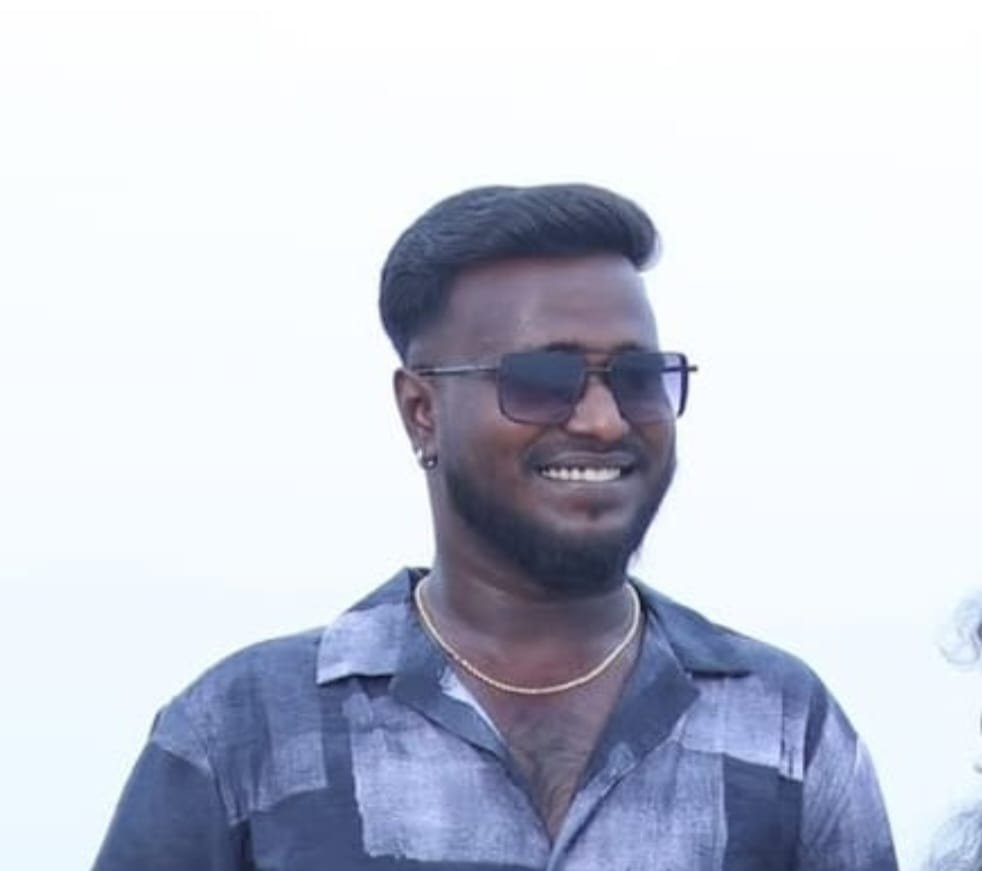 புதுச்சேரி அபிஷேக பாகத்தில் நடுரோட்டில் வாலிபர் வெட்டி கொலை