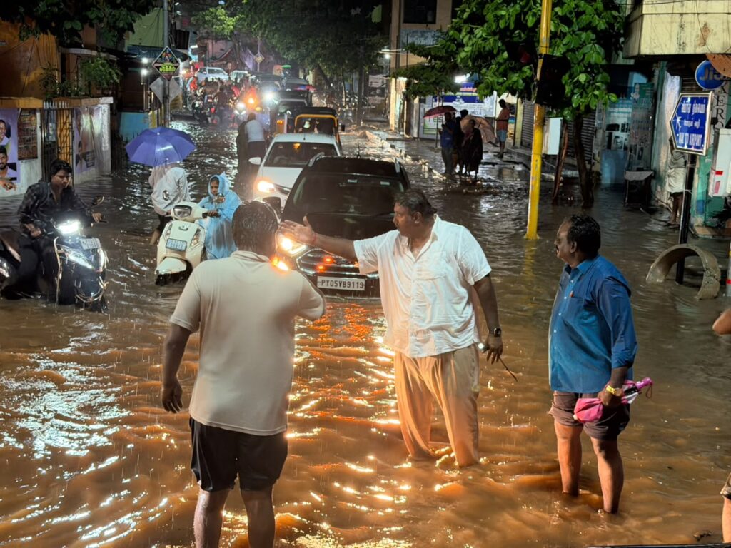 மழை பாதித்த பகுதிகளில் எம்.எல்.ஏ அசோக் ஆனந்த் நேரில் ஆய்வு