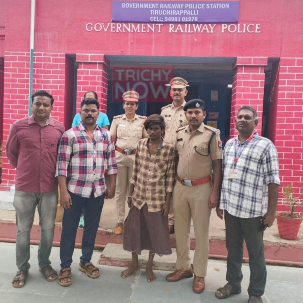 திருச்சி கோட்டை ரெயில் நிலையத்தில் பயணியை அரிவாளால் வெட்டிய வழக்கில் மேலும் ஒருவர் கைது