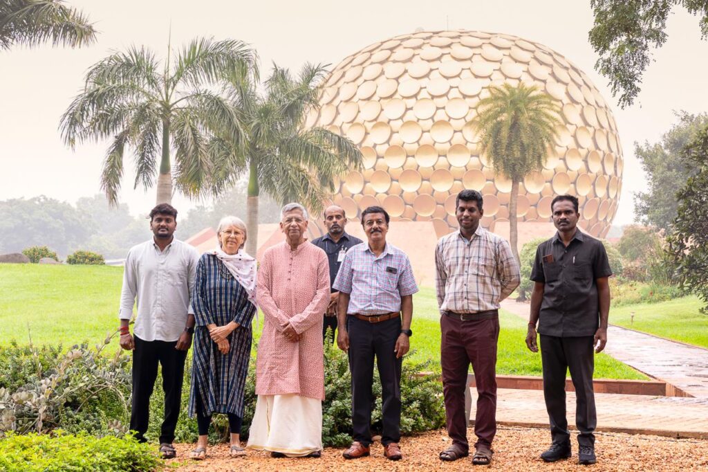இந்திய அட்டர்னி ஜெனரல் ஆர். வெங்கடரமணி ஆரோவிலுக்கு பார்வையிட்டு தியானம் செய்தார் 