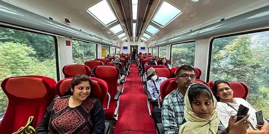 ரூ.4 கோடியில் தயாரான 'விஸ்​டாடோம்’ பெட்டி அக்​.22 முதல் மதுரை - குரு​வாயூர் விரைவு ரயி​லில்: முன்பதிவு துவங்கியது