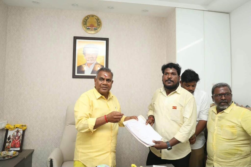 விலையில்லா ஆட்டோ :விண்ணப்பப் படிவங்கள் வழங்கல்