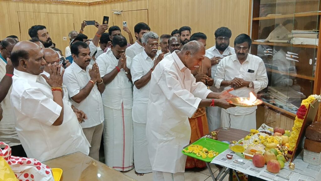 புதுச்சேரி சட்டப்பேரவையில் சரஸ்வதி பூஜை கொண்டாட்டம்