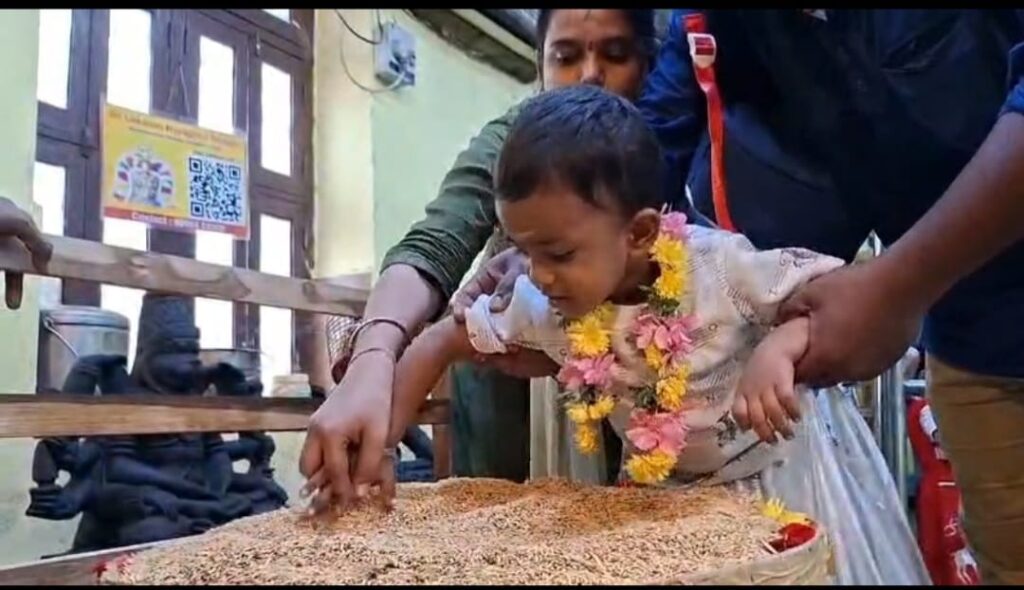 ஸ்ரீ லட்சுமி ஹயக்ரீவர் கோவிலில் விஜயதசமியை முன்னிட்டு கல்வி தொடக்க நிகழ்ச்சி