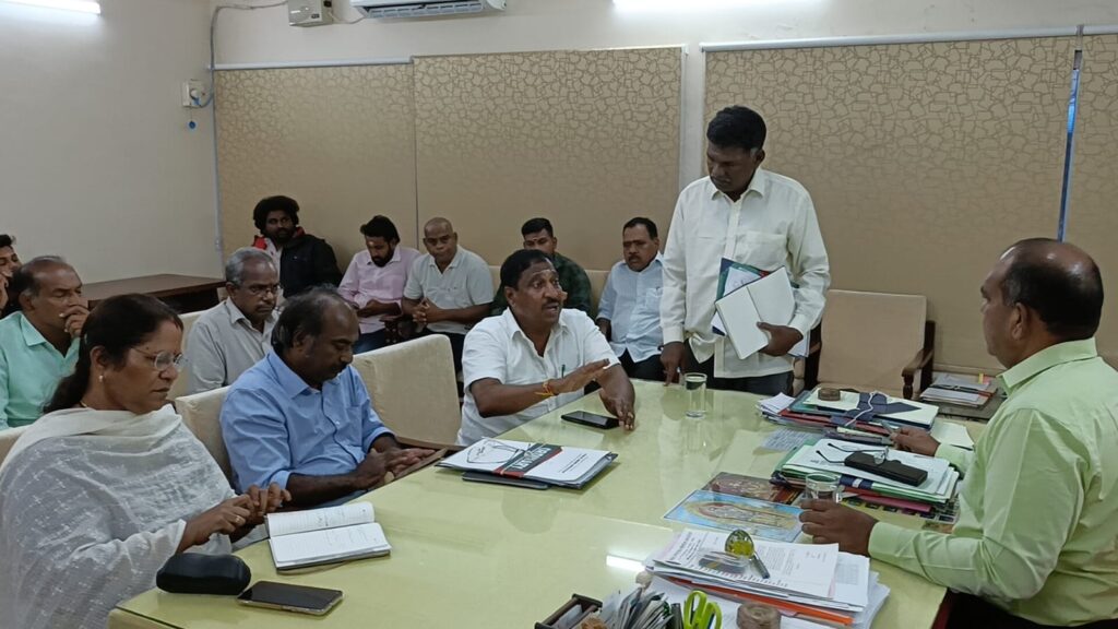 உப்பனாறு பாலம் பணிகளை விரைந்து முடிக்க நேரு எம்எல்ஏ பொதுப்பணித்துறை தலைமை பொறியாளரிடம் கோரிக்கை