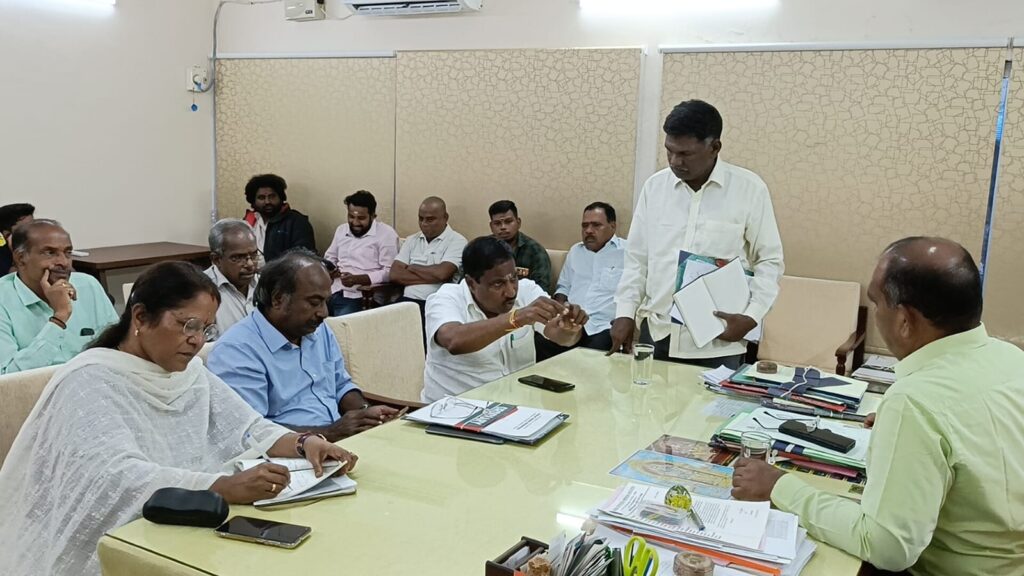 உப்பனாறு பாலம் பணிகளை விரைந்து முடிக்க நேரு எம்எல்ஏ பொதுப்பணித்துறை தலைமை பொறியாளரிடம் கோரிக்கை