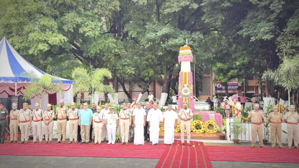 புதுச்சேரியில் 21 குண்டுகள் முழங்க வீரவணக்கம் செலுத்தினர்
