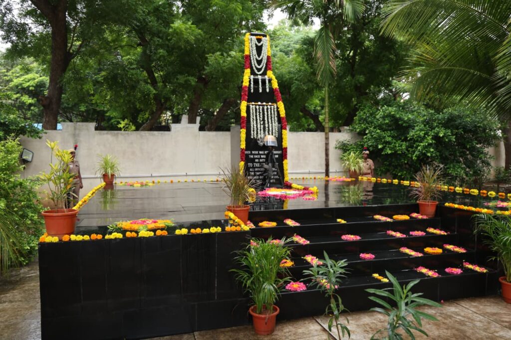 கடலூர் விழுப்புரம் மாவட்டங்களில் வீரவணக்க நாள் நினைவு நாள் 21 குண்டுகள் வழங்க அஞ்சலி செலுத்தப்பட்டது