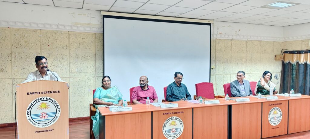 புதுச்சேரி பல்கலைக்கழகத்தில் புதிய வழி முறையில் புற்றுநோய் ஆராய்ச்சி செய்தல் பற்றிய கருத்தரங்கு