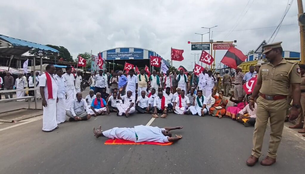 தேர்தல் வாக்குறுதிப்படி அனைத்து விவசாயக் கடன்களையும் முழுமையாகத் தள்ளுபடி செய்ய வேண்டும்: திருவெறும்பூரில் விவசாயிகள் சாலை மறியல்