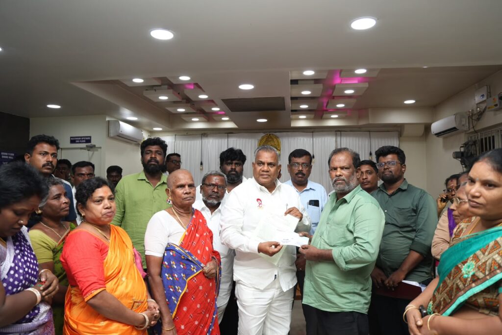 மழையால் சேதம் அடைந்த 48 வீடுகளை உடனடியாக மறுபரிசீலனை செய்து கட்டித் தரப்படும் என அமைச்சர் ஆனந்த் உறுதளித்துள்ளார்