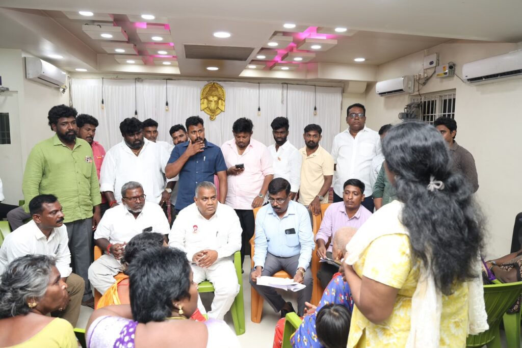 மழையால் சேதம் அடைந்த 48 வீடுகளை உடனடியாக மறுபரிசீலனை செய்து கட்டித் தரப்படும் என அமைச்சர் ஆனந்த் உறுதளித்துள்ளார்