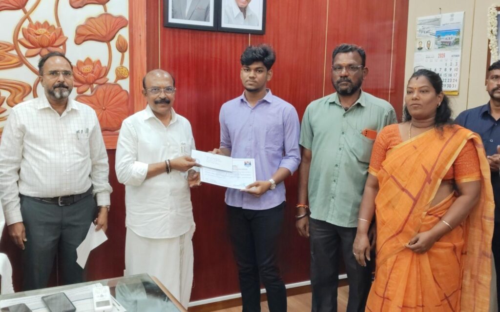 முன்னாள் இராணுவ வீரர்கள் மற்றும் விதவையர் வாரிசுகளுக்கு ஊக்குவிப்புத் தொகையை அமைச்சர் ராஜசேகரன் வழங்கினார்