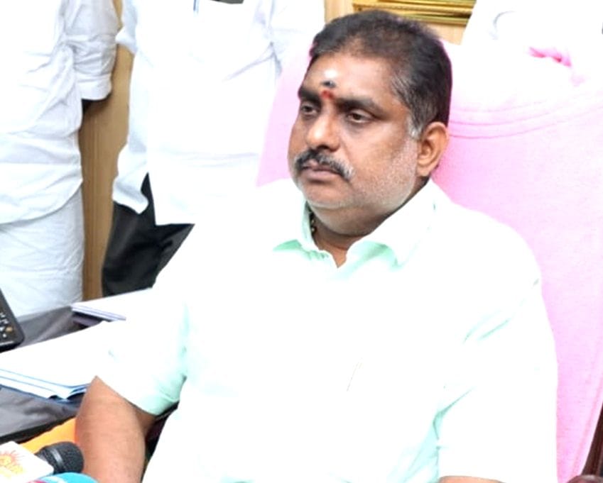 கனமழை காரணமாக புதுச்சேரி மற்றும் காரைக்கால் பிராந்தியங்களில் உள்ள அனைத்துப் பள்ளிகளுக்கும் விடுமுறை அறிவிப்பு