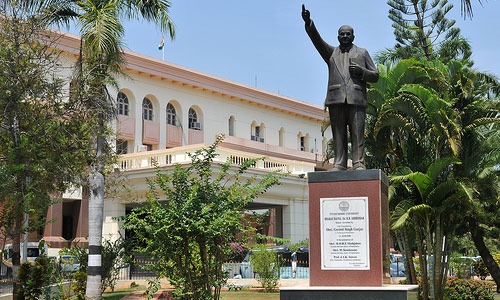 மோடியை அவதூறாக பேசிய பல்கலைக்கழக மாணவர்களை கண்டித்து புதுச்சேரி பிஜேபி இளைஞர் அணிகண்டன ஆர்ப்பாட்டம்