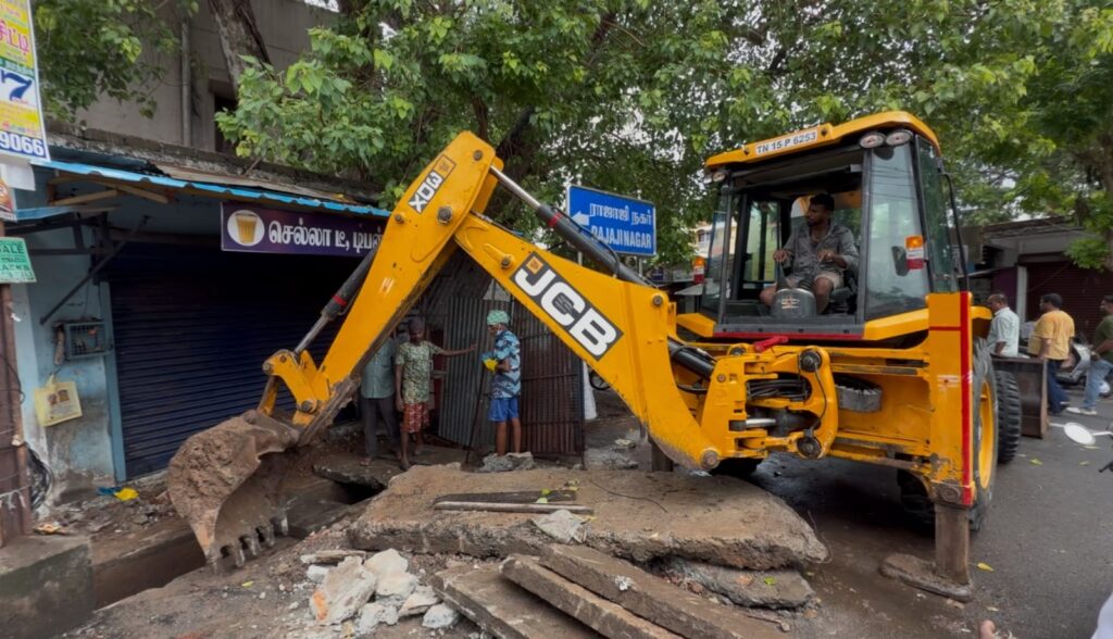 தட்டாஞ்சாவடி தொகுதியில் கழிவுநீர் வாய்க்கால்கள் தூர்வாரும் பணி தீவிரம் - அசோக் ஆனந்த்