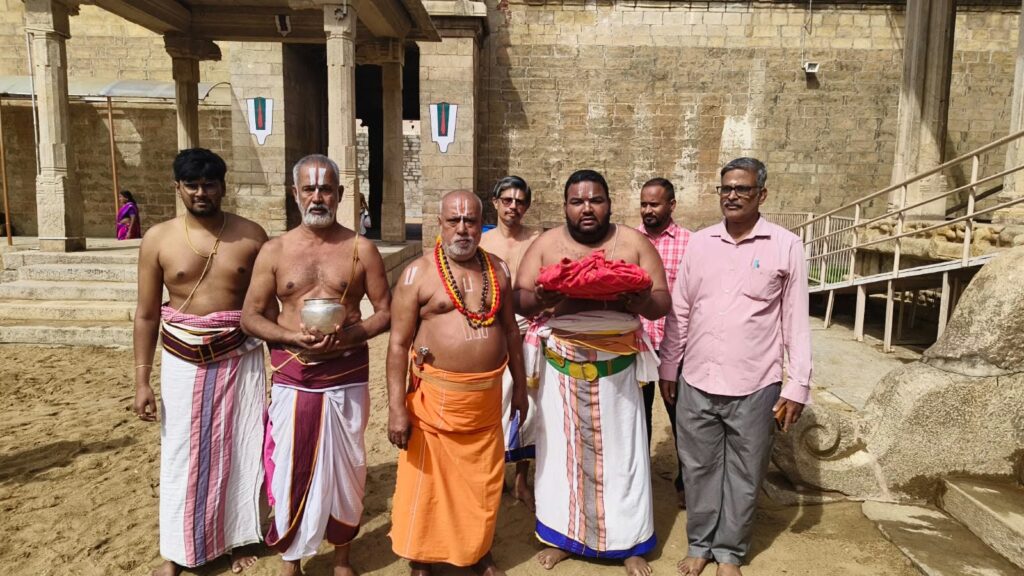 வைகுந்த ஏகாதசி: ஸ்ரீரங்கம் ரெங்கநாதர் கோவிலில் முகூர்த்தக்கால் நடும் விழா