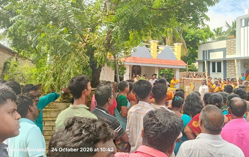 சீர்காழி அருகே மனைவி, மகன் அடித்து கொலை; கணவன் தூக்கிட்டு தற்கொலை
