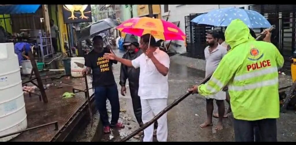 16 ஆண்டுகளாக கட்டப்பட்டு வரும் உப்பனாறு வாய்காலால் மழைக் காலங்களில் அடைப்பு : தீர்வு எப்போது - எம்எல்ஏ நேரு