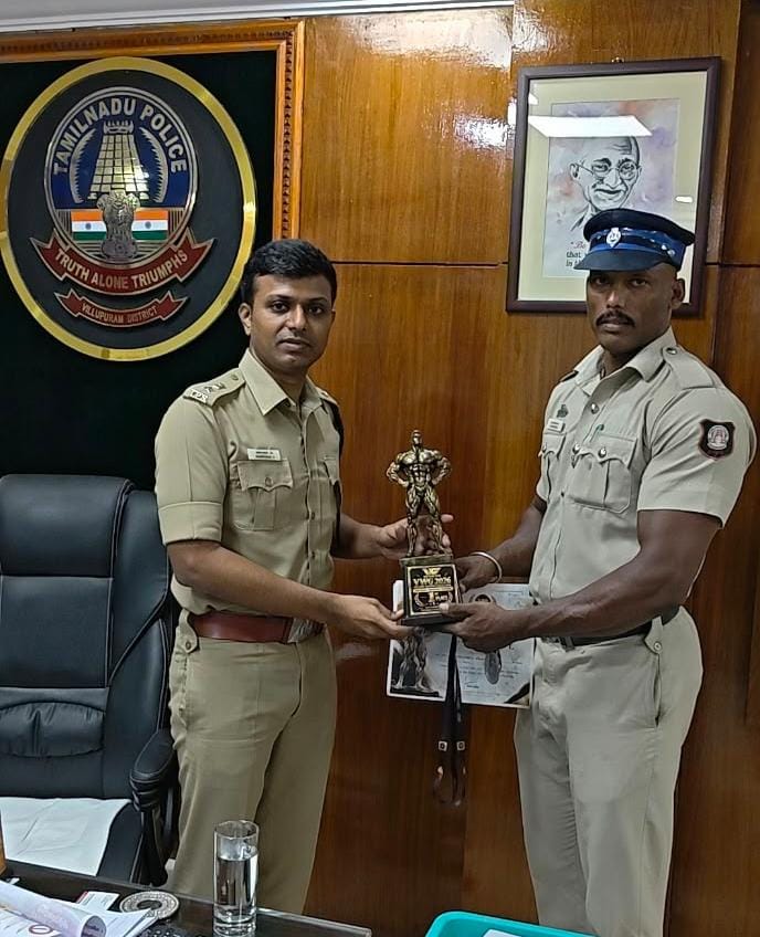 தலைமை காவலர் வெங்கடேசன் ஆணழகன் போட்டியில் இரண்டாம் பரிசு